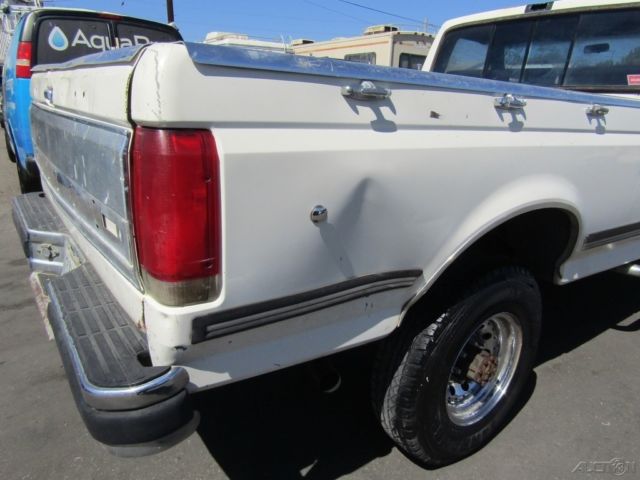 1989 White Ford F-250