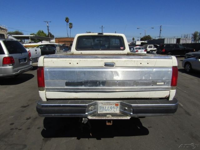 1989 White Ford F-250