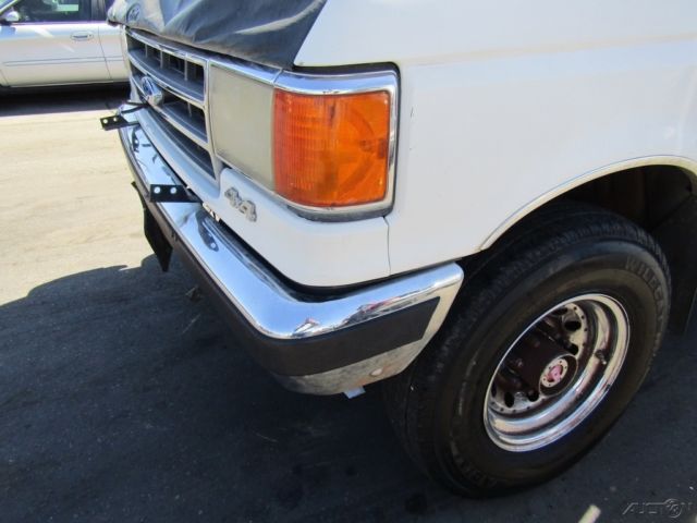 1989 White Ford F-250