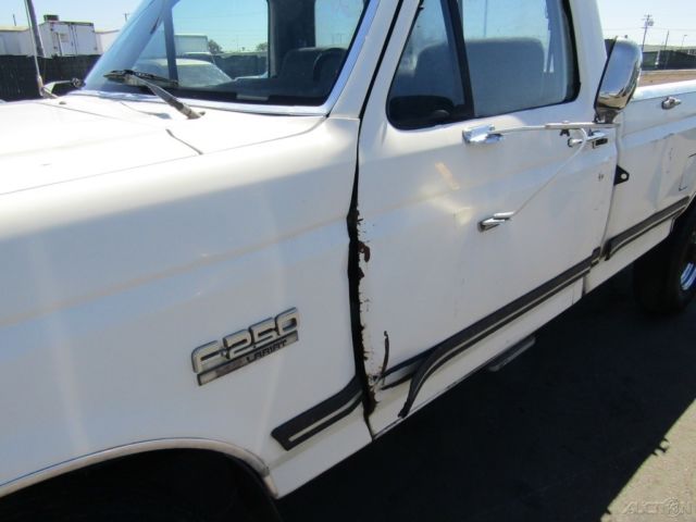 1989 White Ford F-250