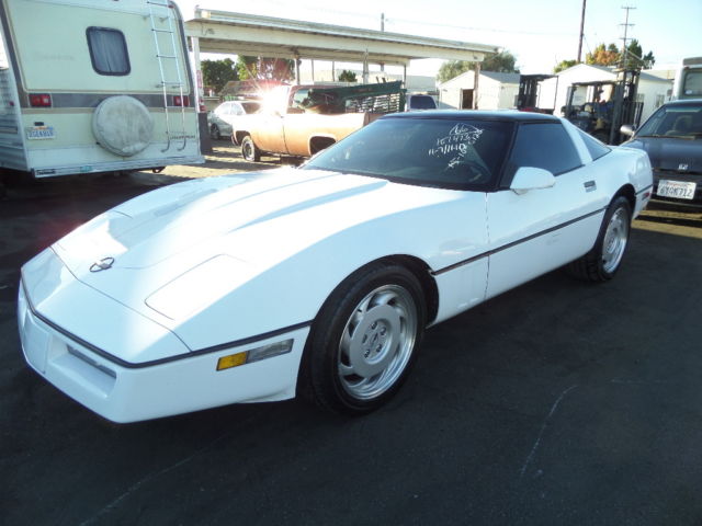 1990 White Chevrolet Corvette Coupe