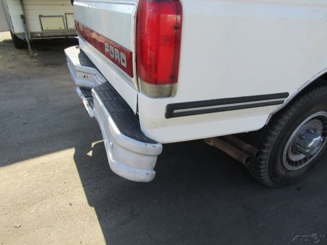 1990 White Ford F-250