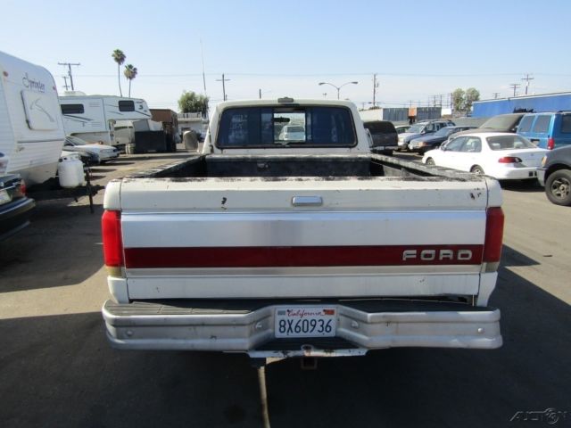 1990 White Ford F-250