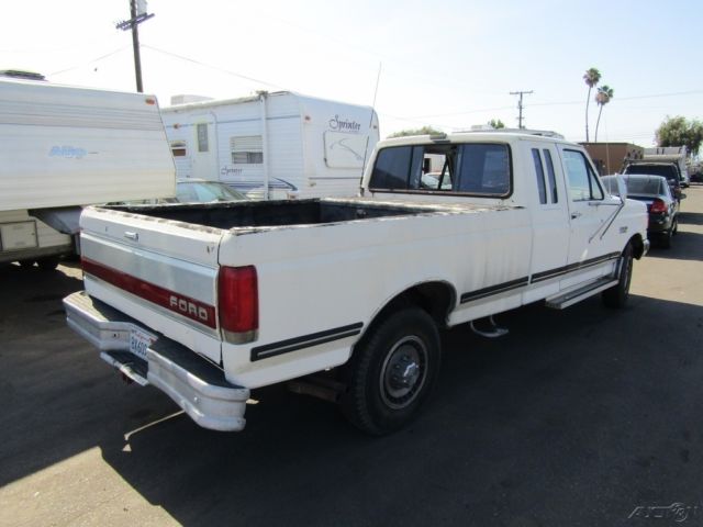 1990 White Ford F-250