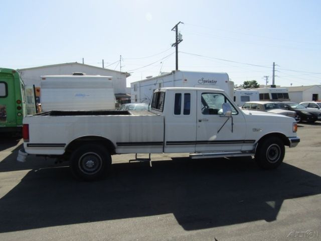 1990 White Ford F-250