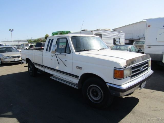 1990 White Ford F-250