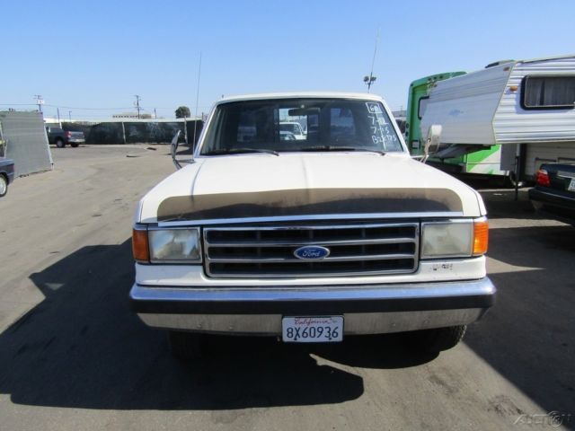 1990 White Ford F-250