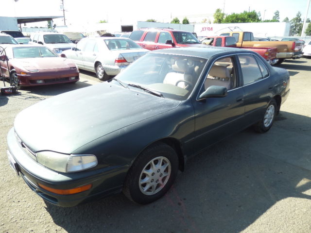 19940000 Green Toyota Camry Sedan