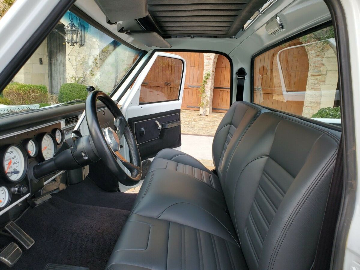 1972 White Chevrolet C-10 Standard Cab Pickup