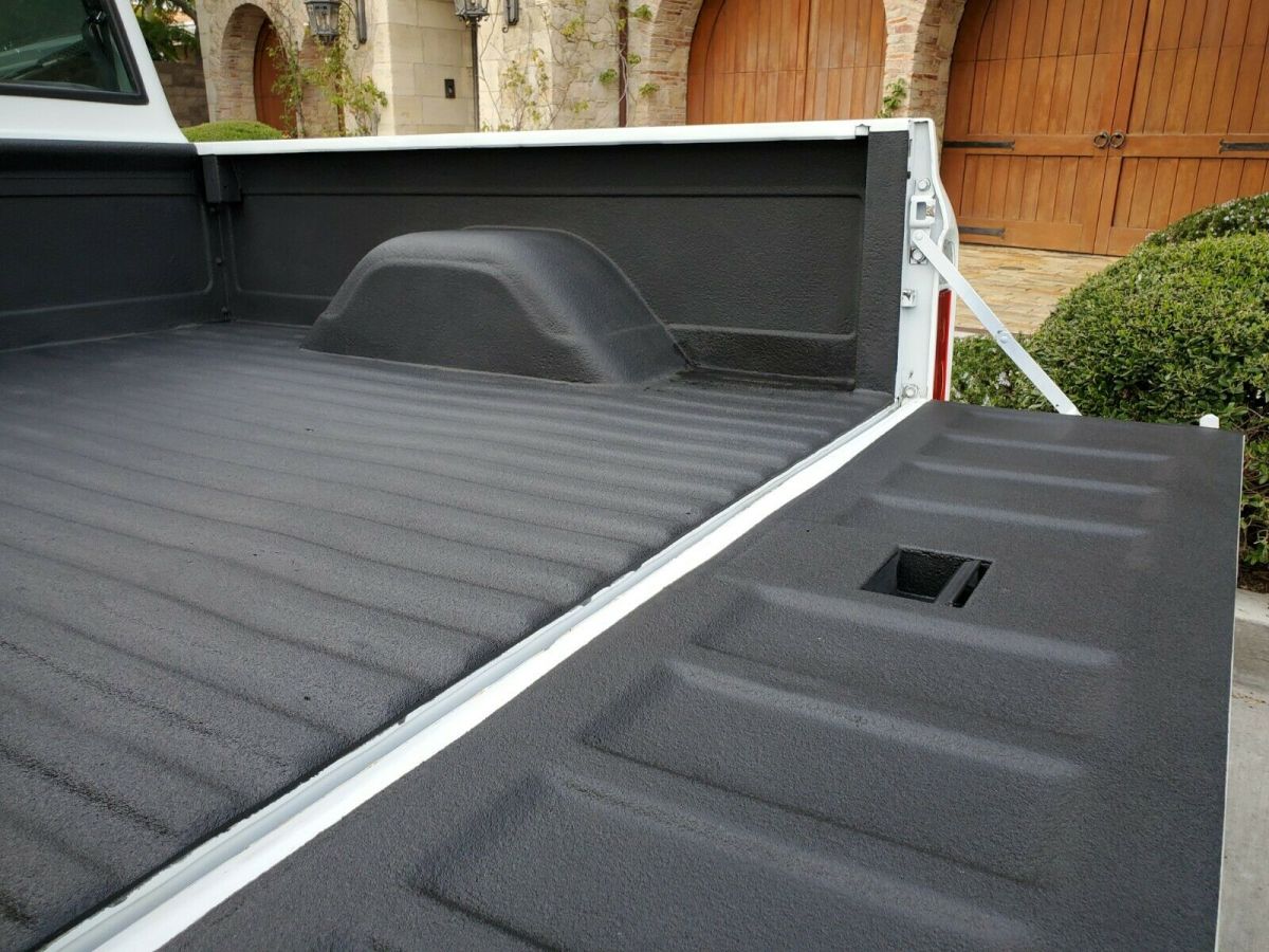 1972 White Chevrolet C-10 Standard Cab Pickup