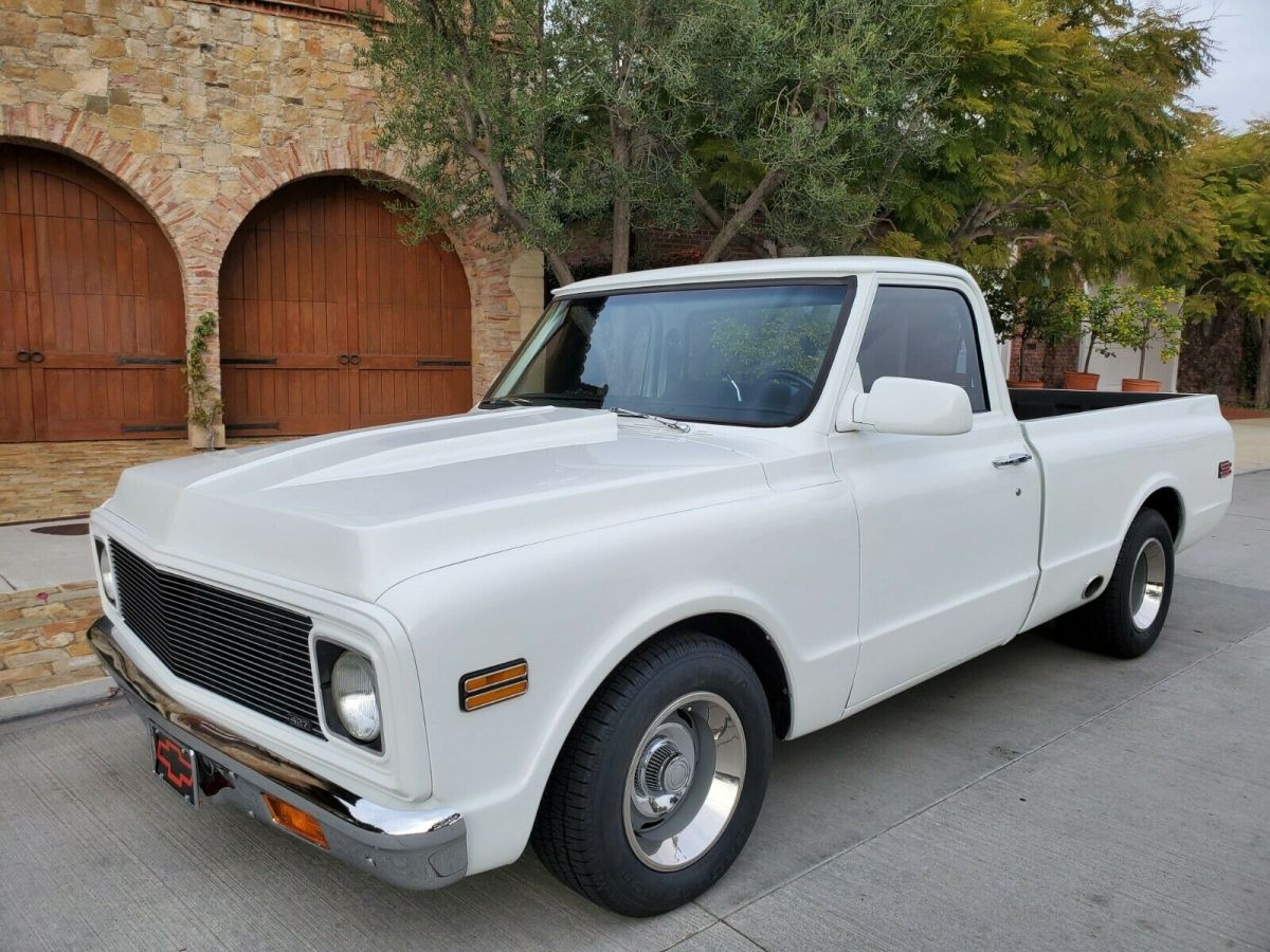 1972 White Chevrolet C-10 Standard Cab Pickup