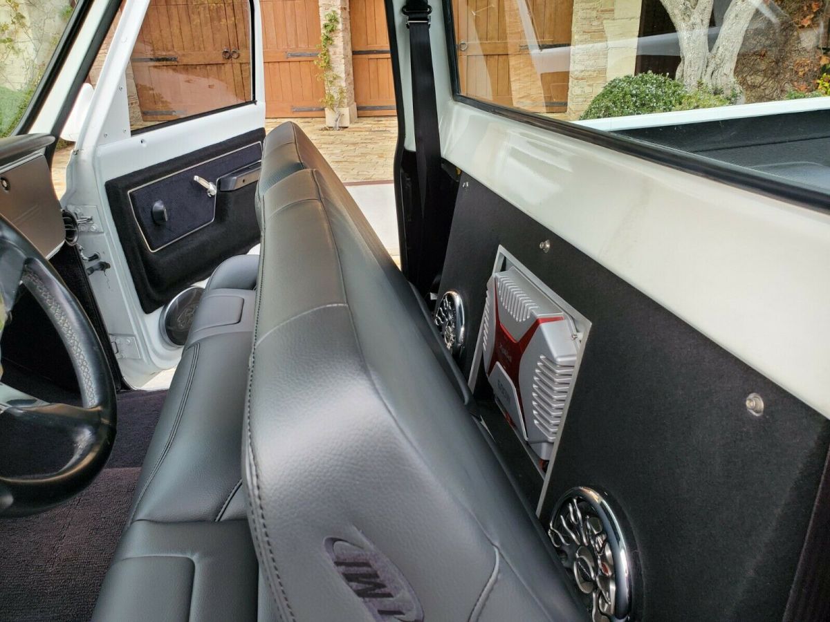 1972 White Chevrolet C-10 Standard Cab Pickup