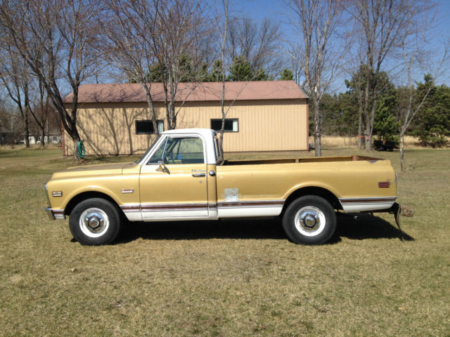 1970 Medium gold and white GMC Sierra 2500