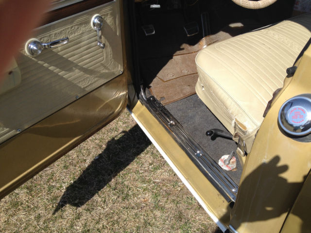 1970 Medium gold and white GMC Sierra 2500