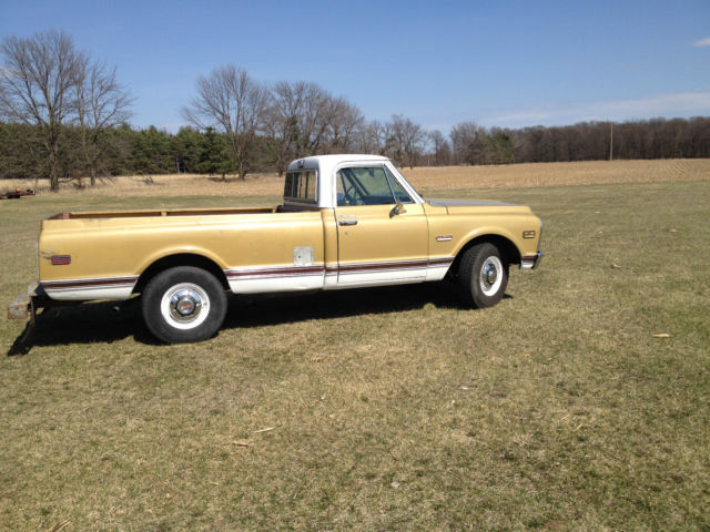 1970 Medium gold and white GMC Sierra 2500