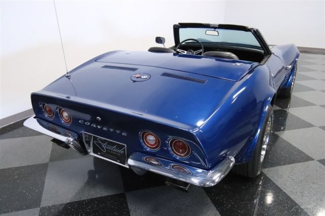 1972 Blue Chevrolet Corvette