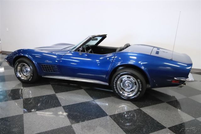 1972 Blue Chevrolet Corvette