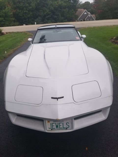1981 White Chevrolet Corvette Coupe