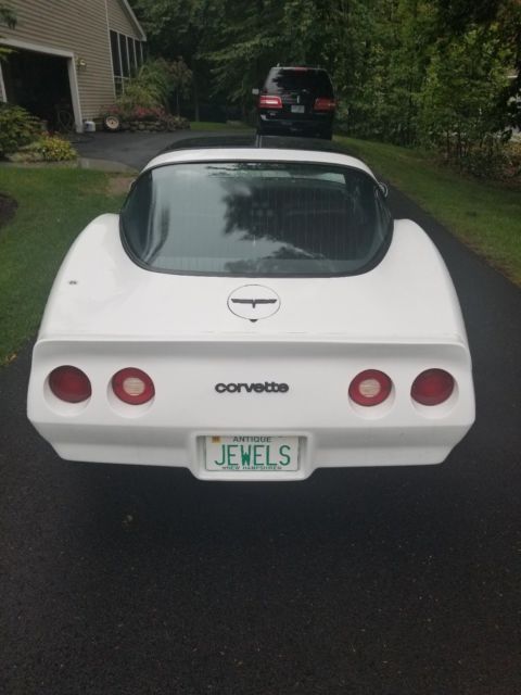 1981 White Chevrolet Corvette Coupe