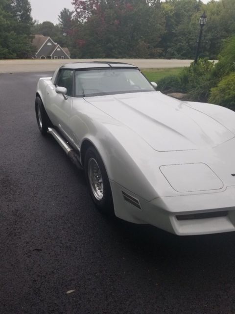 1981 White Chevrolet Corvette Coupe
