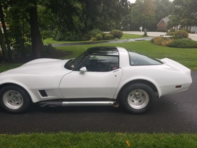 1981 White Chevrolet Corvette Coupe