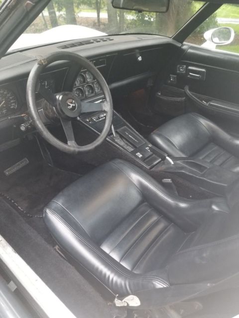 1981 White Chevrolet Corvette Coupe
