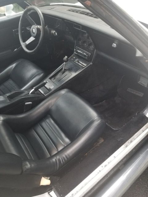 1981 White Chevrolet Corvette Coupe