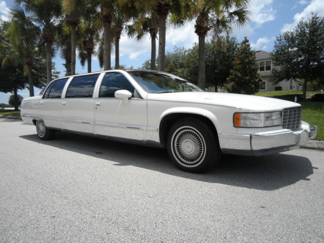 19940000 White Cadillac Fleetwood Limousine