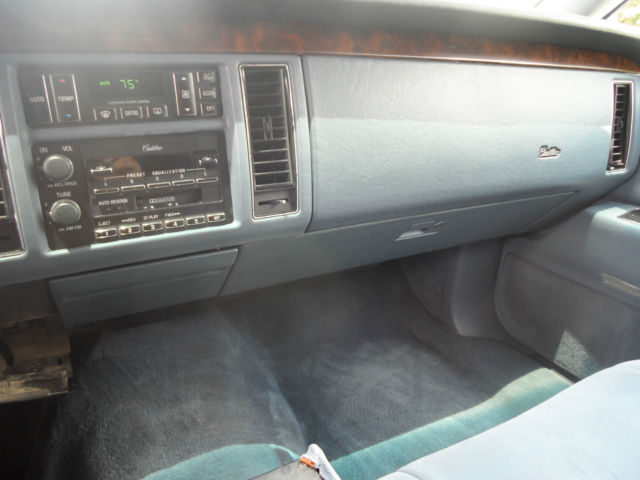 19940000 White Cadillac Fleetwood Limousine