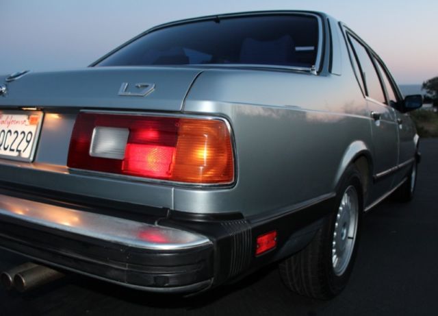 1986 Polaris 7052 BMW 7-Series 4 Door Luxury Sedan