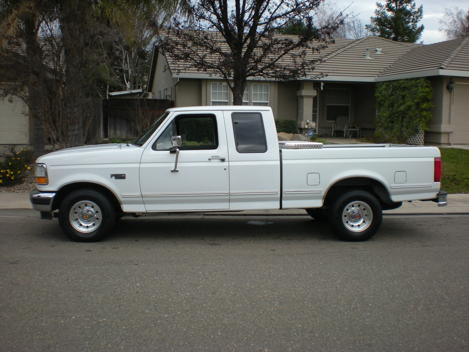 1994 White Ford F-150 Extended Cab Pickup