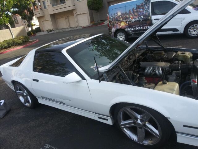 1989 White Chevrolet Camaro Coupe
