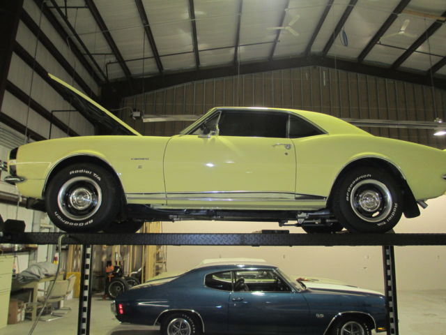 1967 Butternut yellow Chevrolet Camaro Coupe