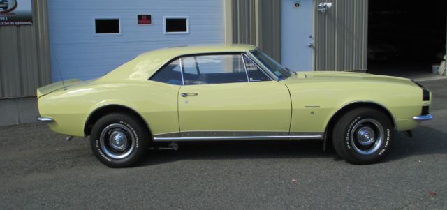 1967 Butternut yellow Chevrolet Camaro Coupe