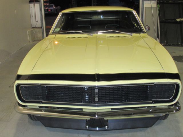 1967 Butternut yellow Chevrolet Camaro Coupe