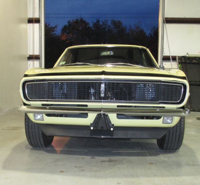 1967 Butternut yellow Chevrolet Camaro Coupe