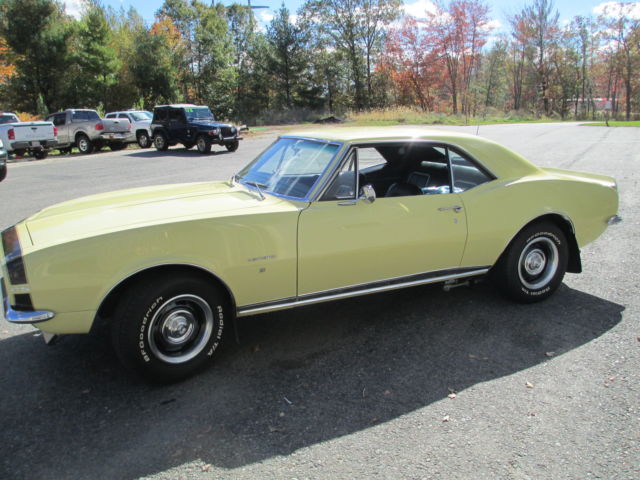 1967 Butternut yellow Chevrolet Camaro Coupe