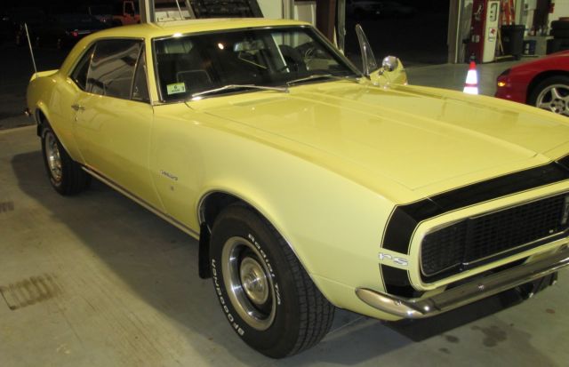 1967 Butternut yellow Chevrolet Camaro Coupe
