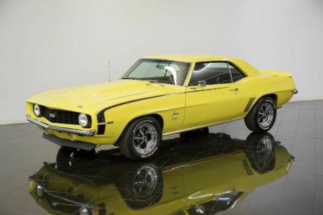 1969 Yellow Chevrolet Camaro Sport Coupe SS396 Tribute --
