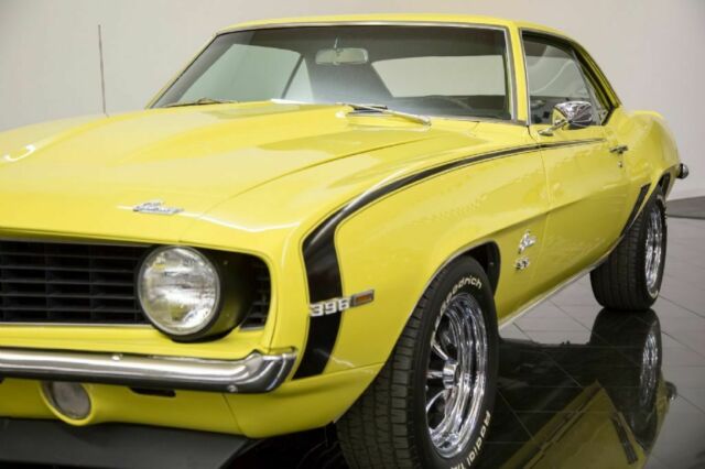1969 Yellow Chevrolet Camaro Sport Coupe SS396 Tribute --