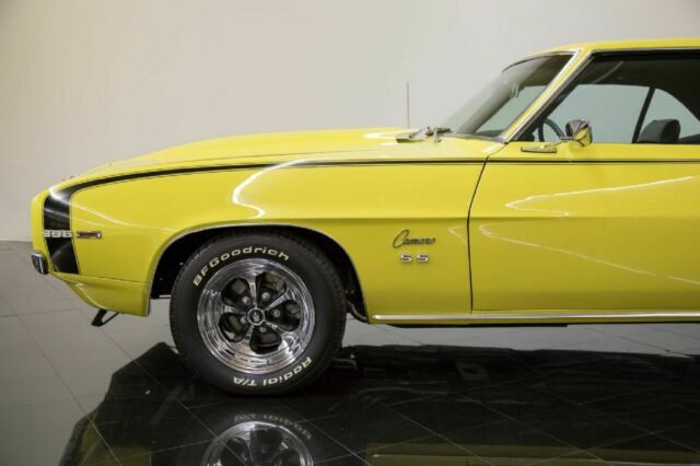 1969 Yellow Chevrolet Camaro Sport Coupe SS396 Tribute --