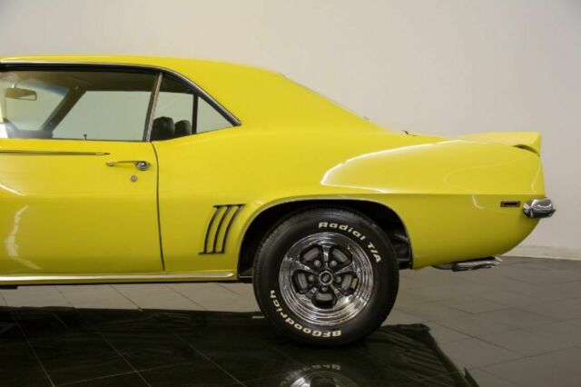 1969 Yellow Chevrolet Camaro Sport Coupe SS396 Tribute --