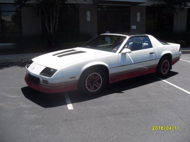 1985 White Chevrolet Camaro Coupe
