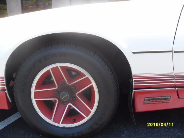 1985 White Chevrolet Camaro Coupe