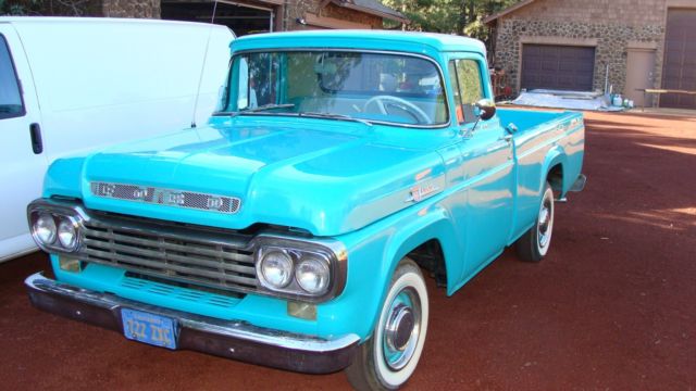 1959 blue/white Ford F-250 Standard Cab Pickup