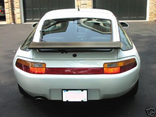 1987 White Porsche 928 Coupe