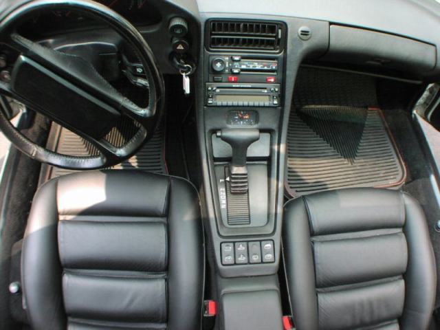 1987 White Porsche 928 Coupe