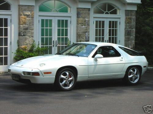 1987 White Porsche 928 Coupe