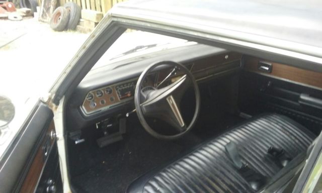 1975 White Plymouth Valiant Coupe