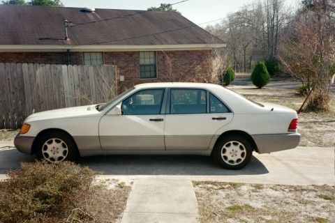 1992 White Mercedes-Benz S-Class Sedan